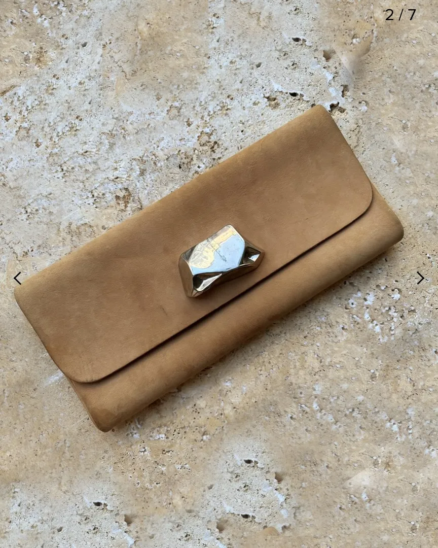 Acne clutch