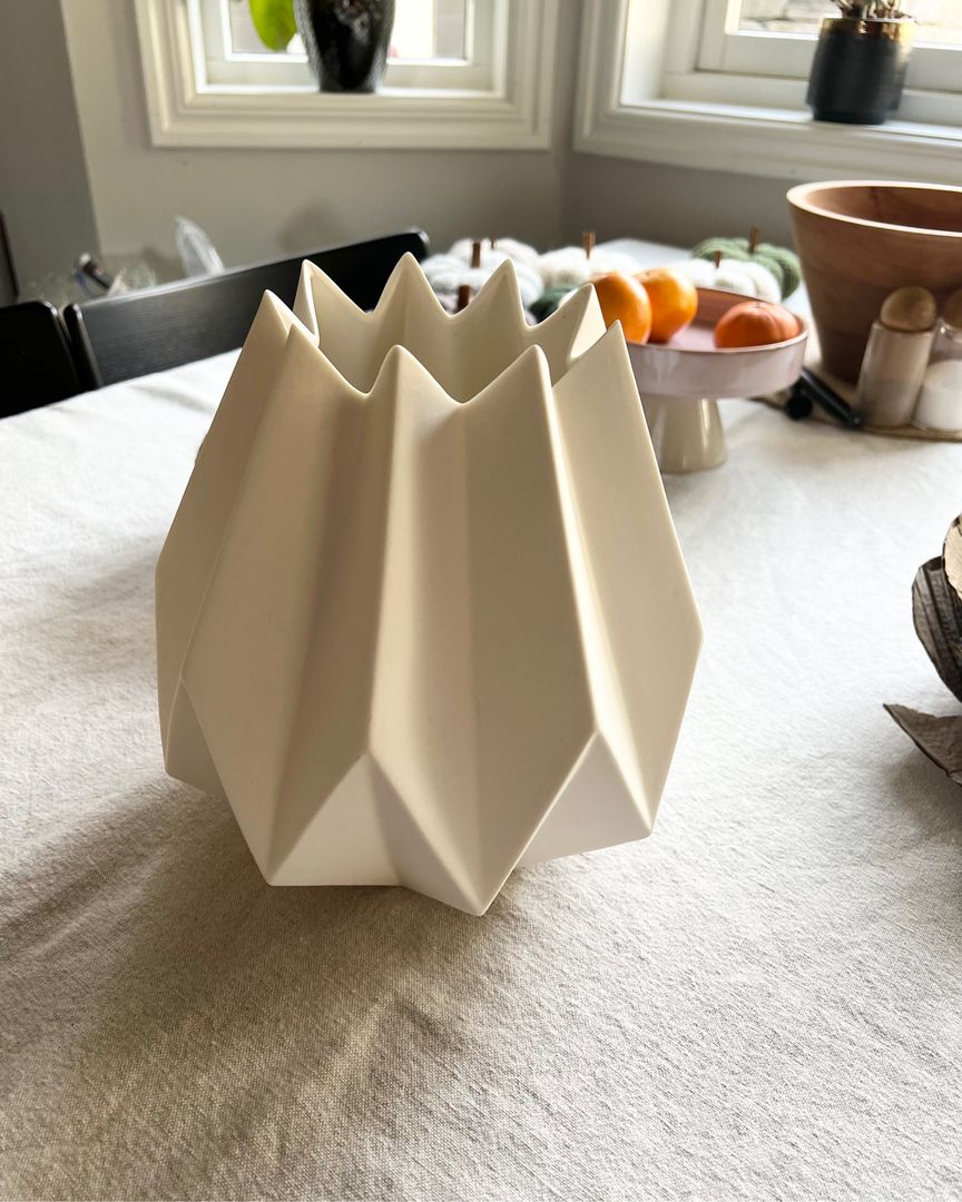 Menu folded vase