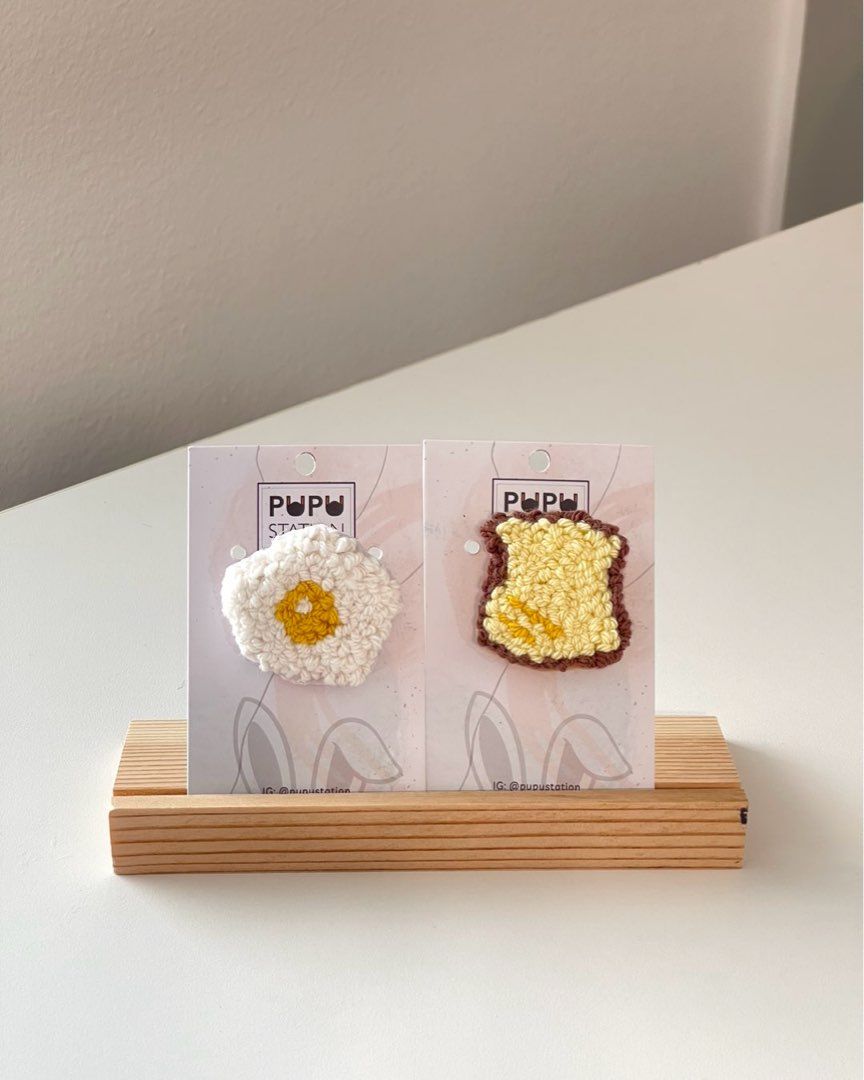 Breakfast pin set