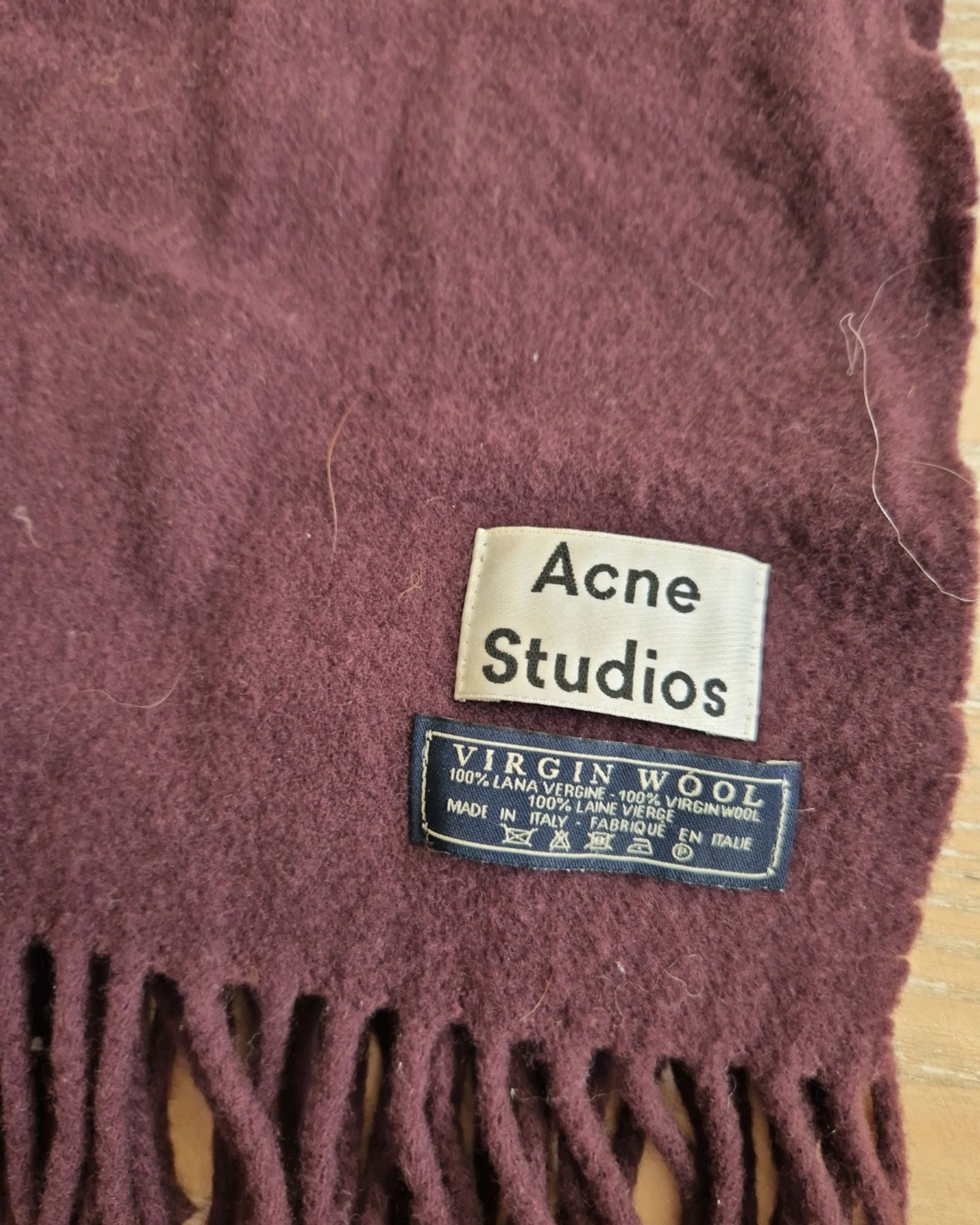 Acne Skjerf