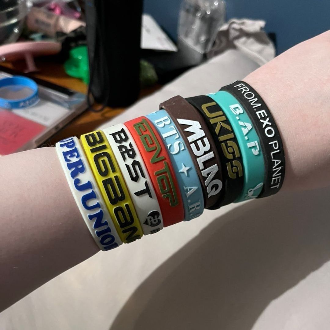 K-pop bracelets