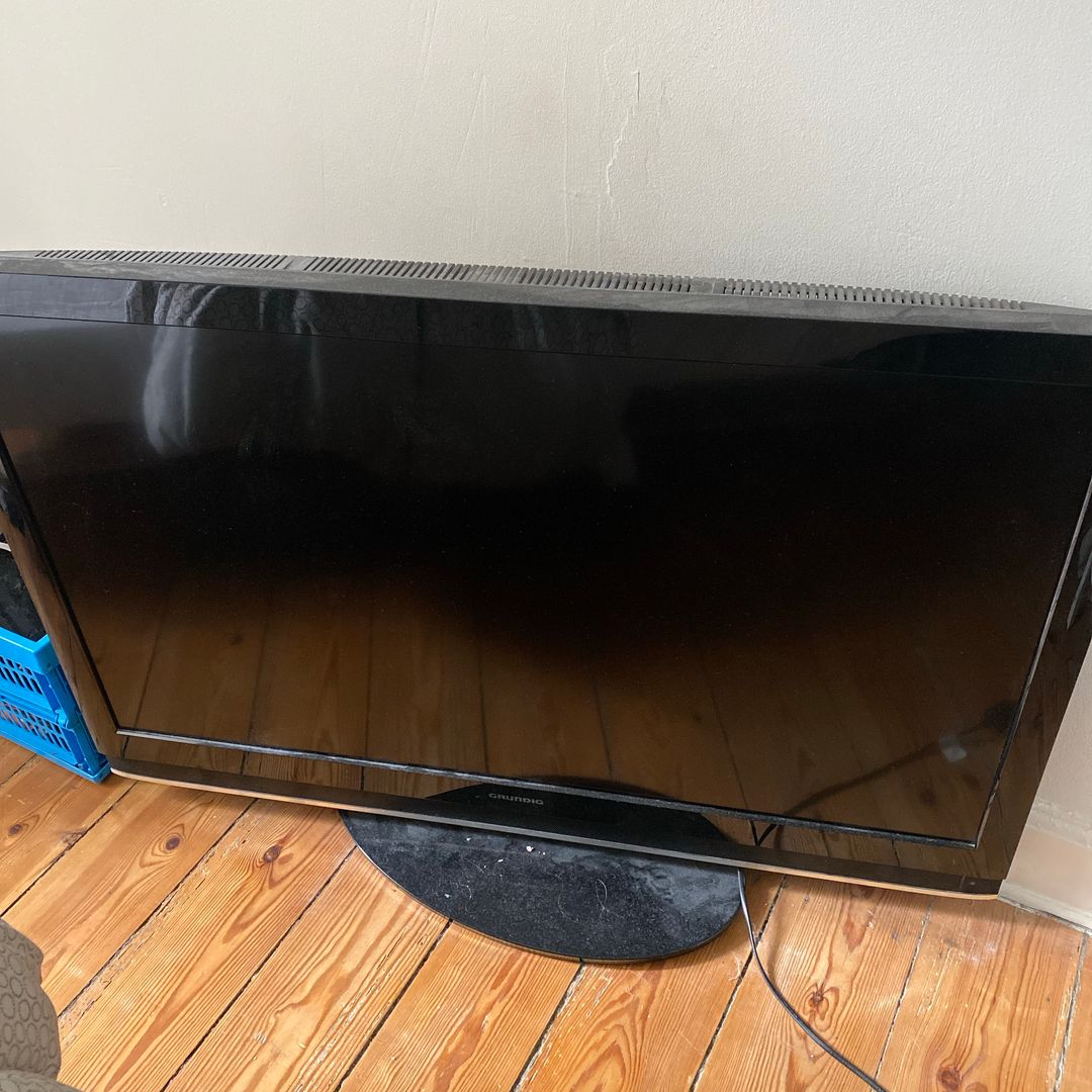 TV cirka 42”