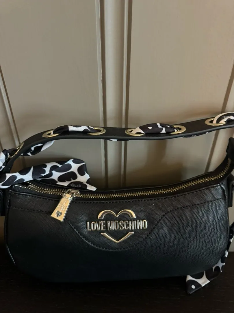 Love Moschino