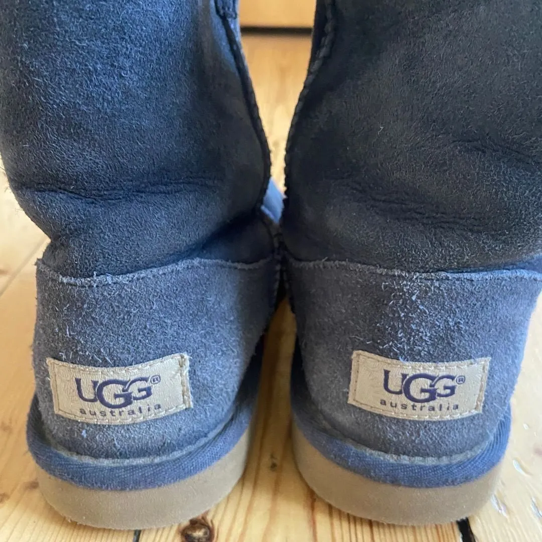 UGG