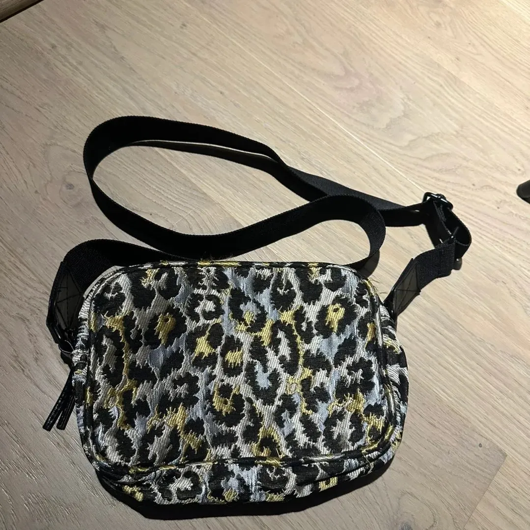 Crossbody vesken