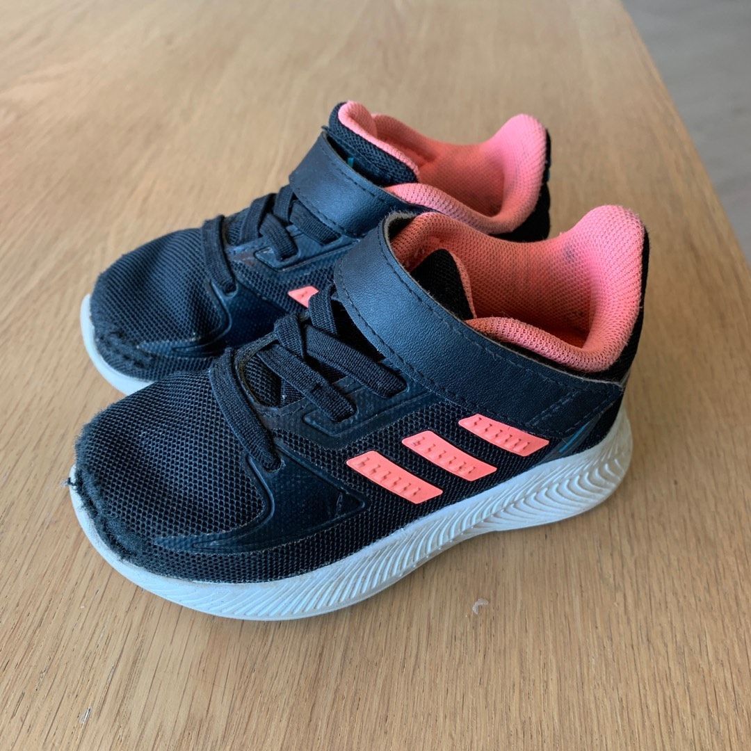 Adidas sko