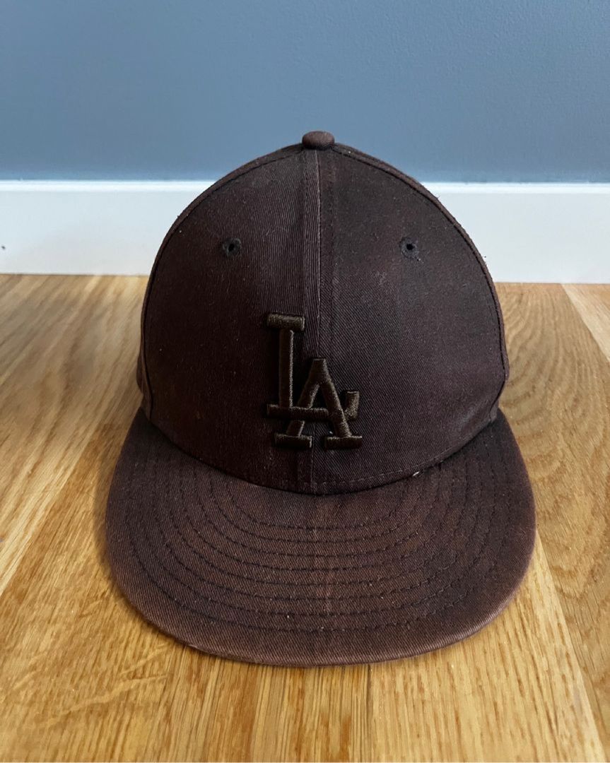 Brun Fitted Caps