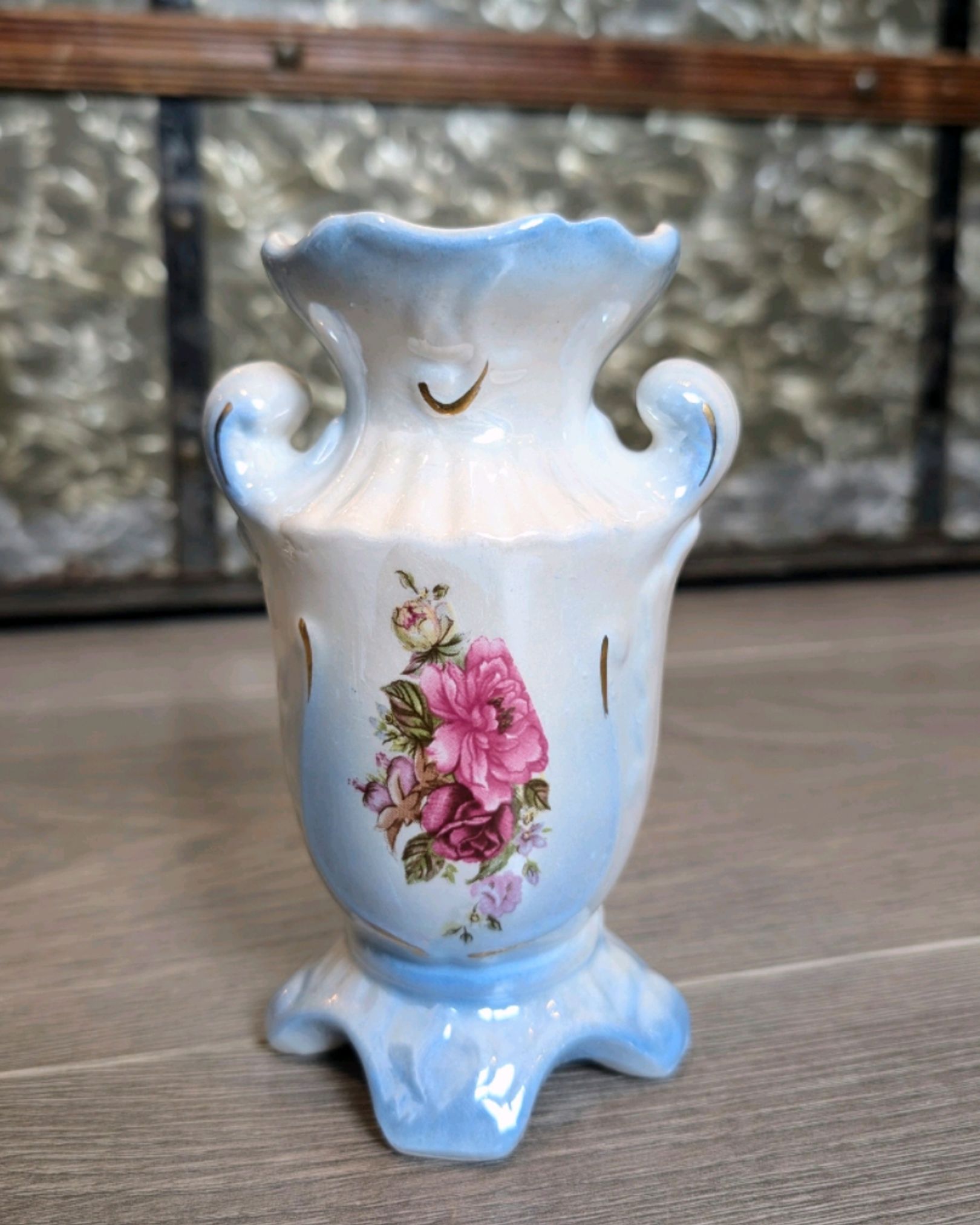 Vintage vase 🌸