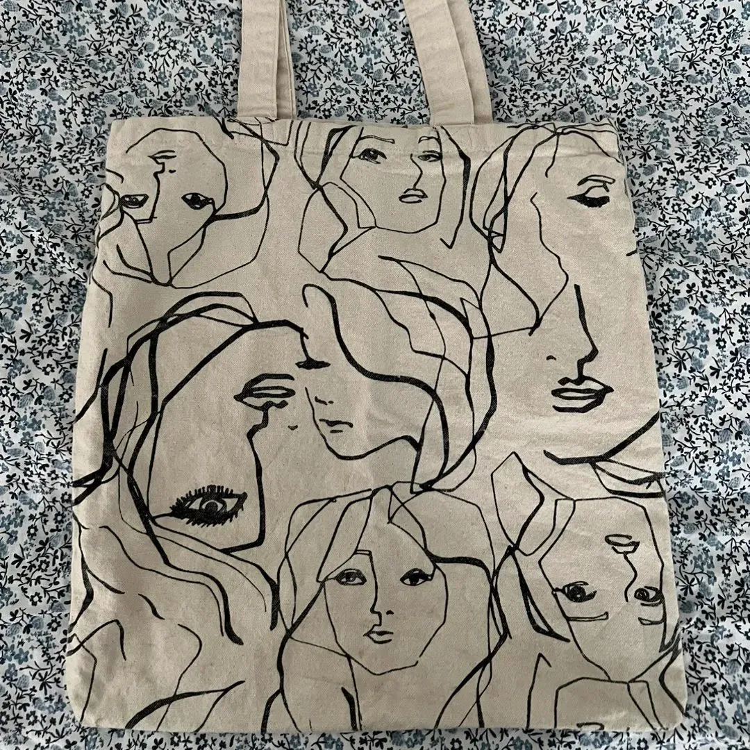 Tote bag