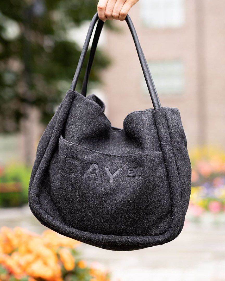 Day woolen shopper