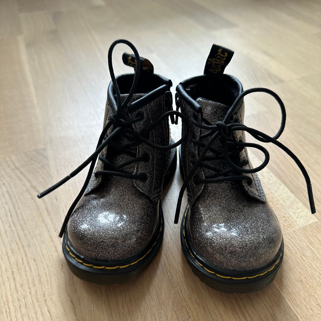 Dr Martens 215