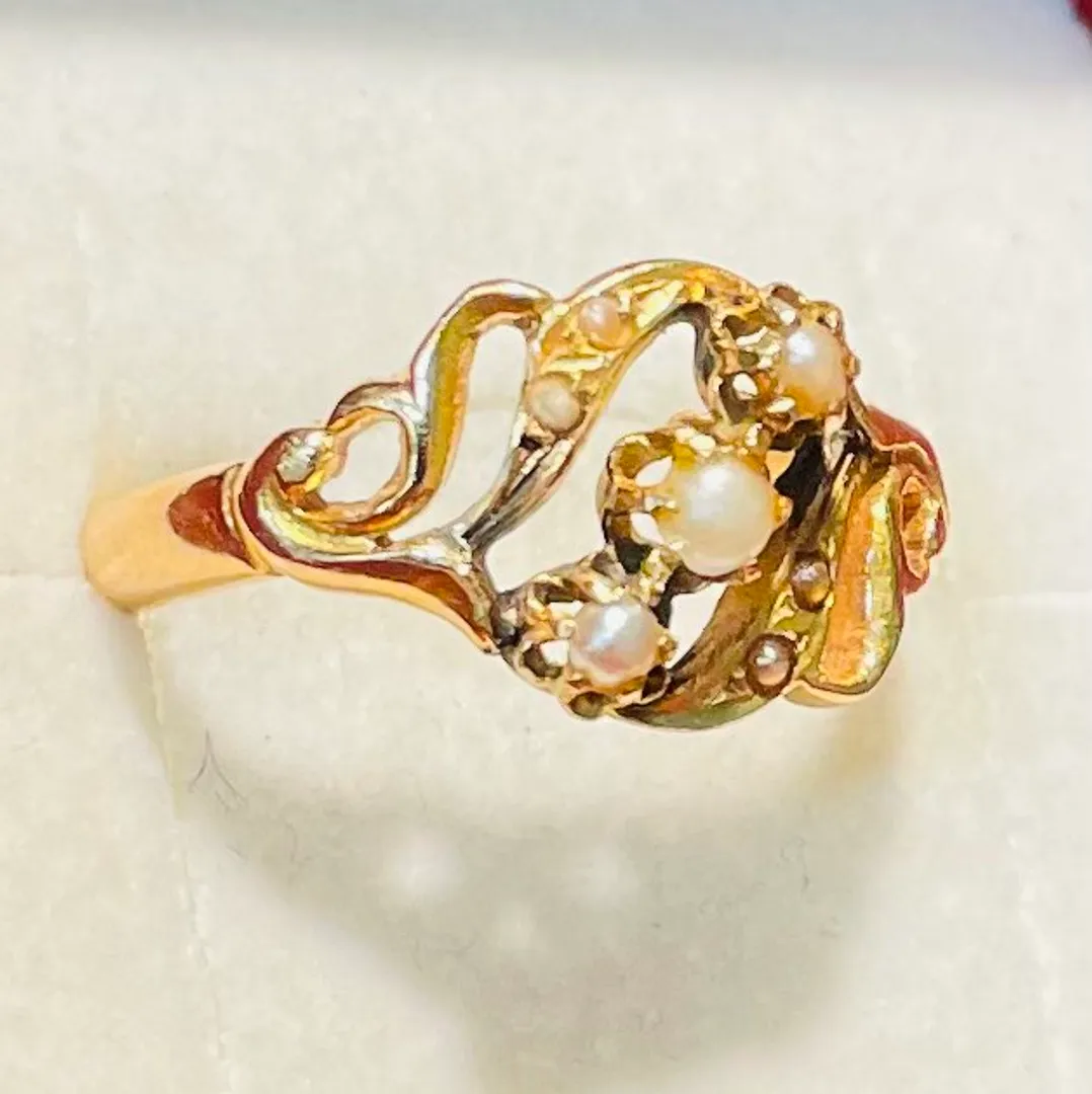 Antique gold ring