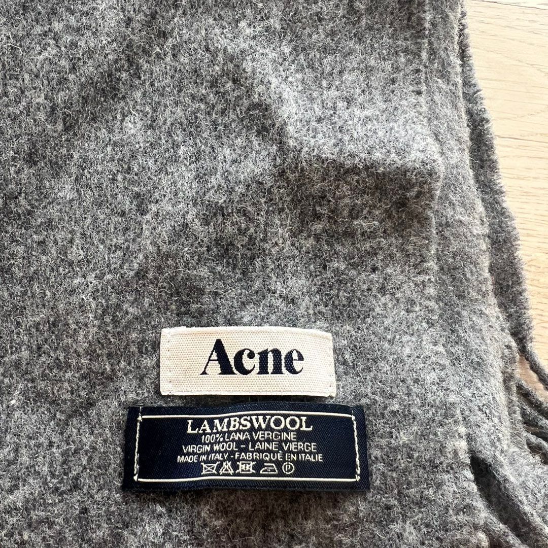 Acne skjerf