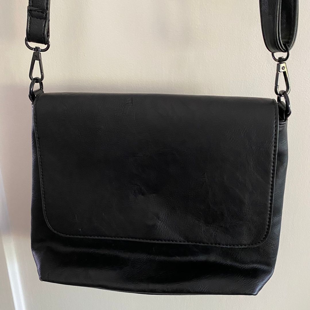 Crossbody taske