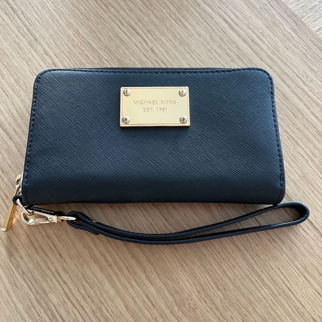 Michael kors wallet