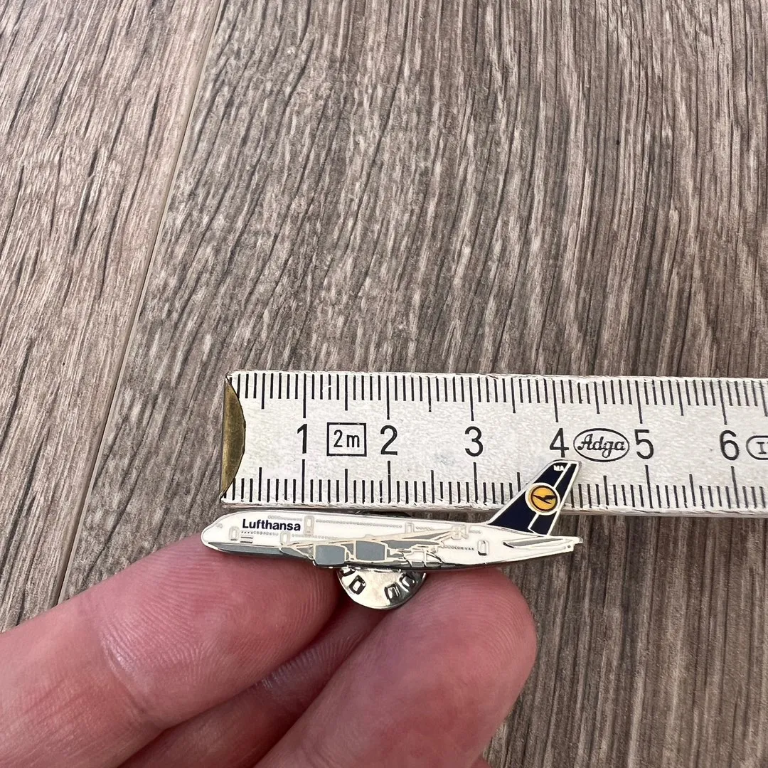 Lufthansa Pin