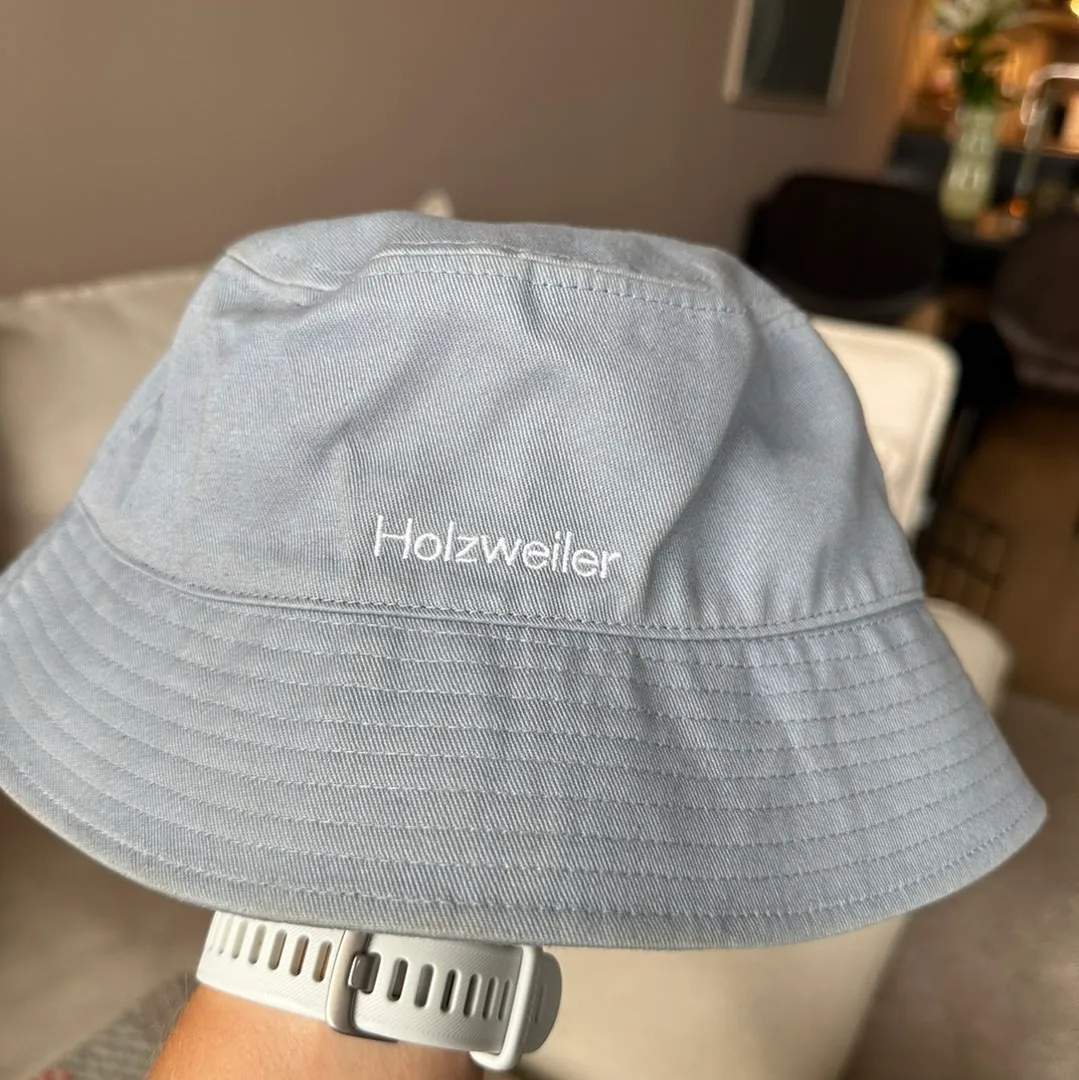 Holzweiler Buckethat