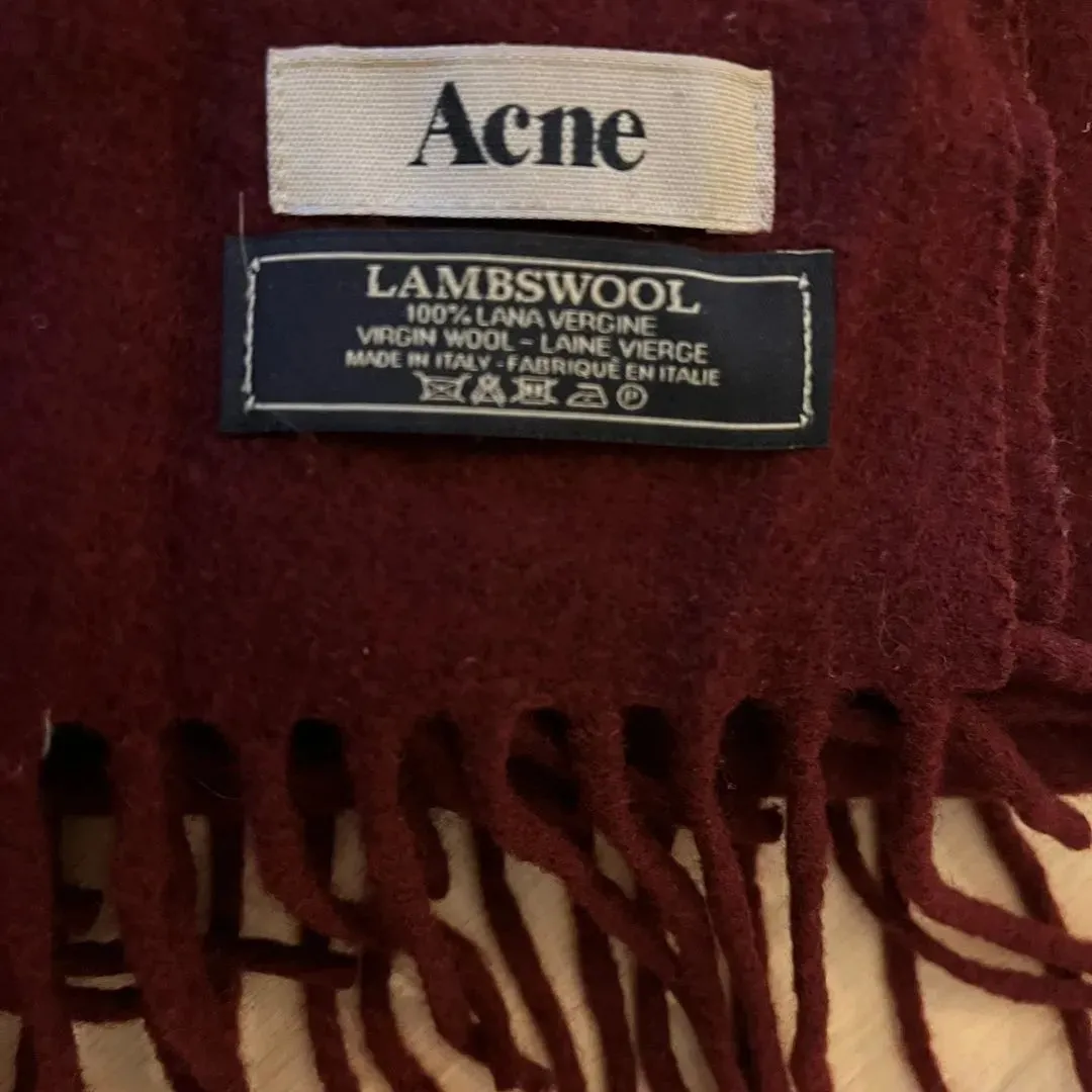 Acne ullskjerf