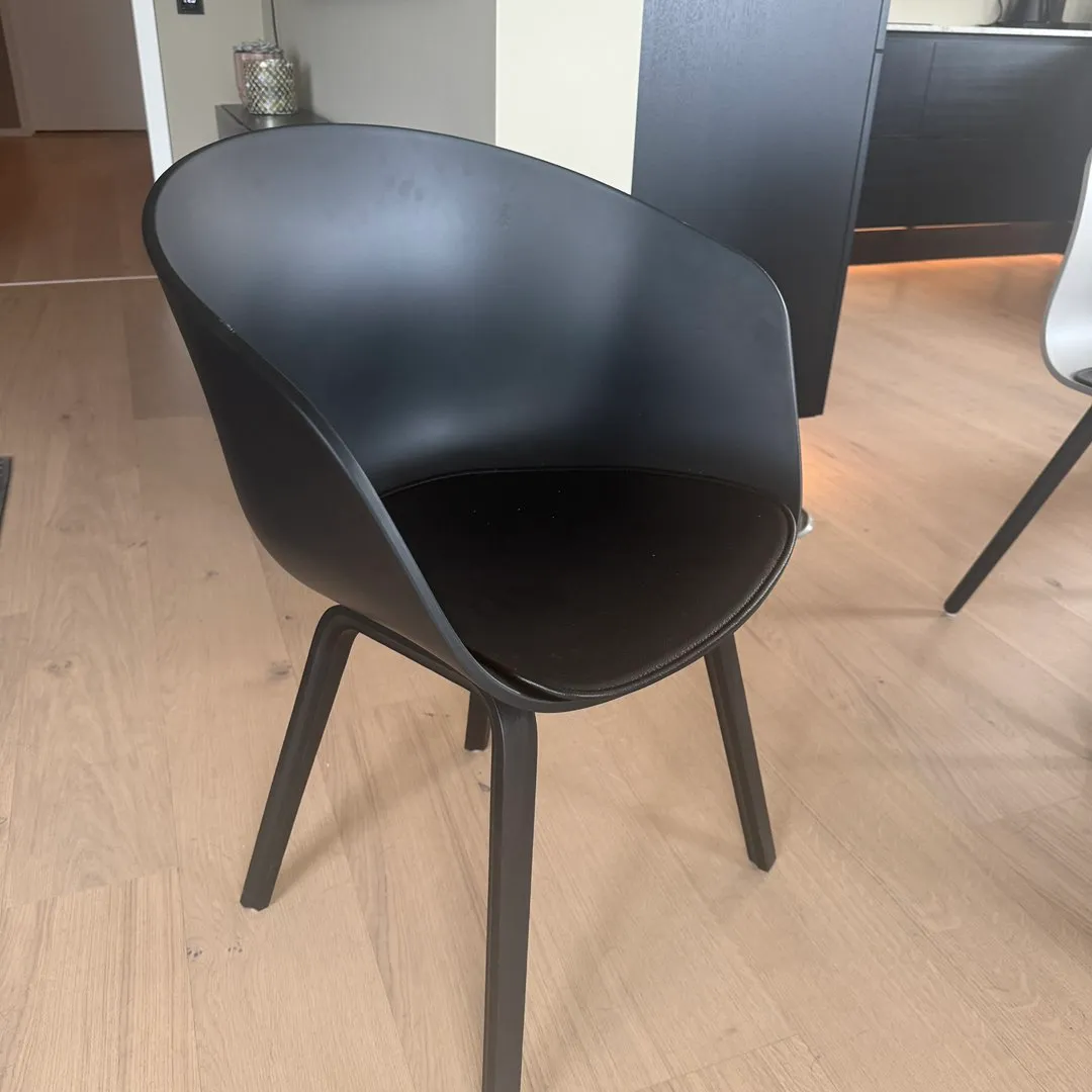 2x svart stol