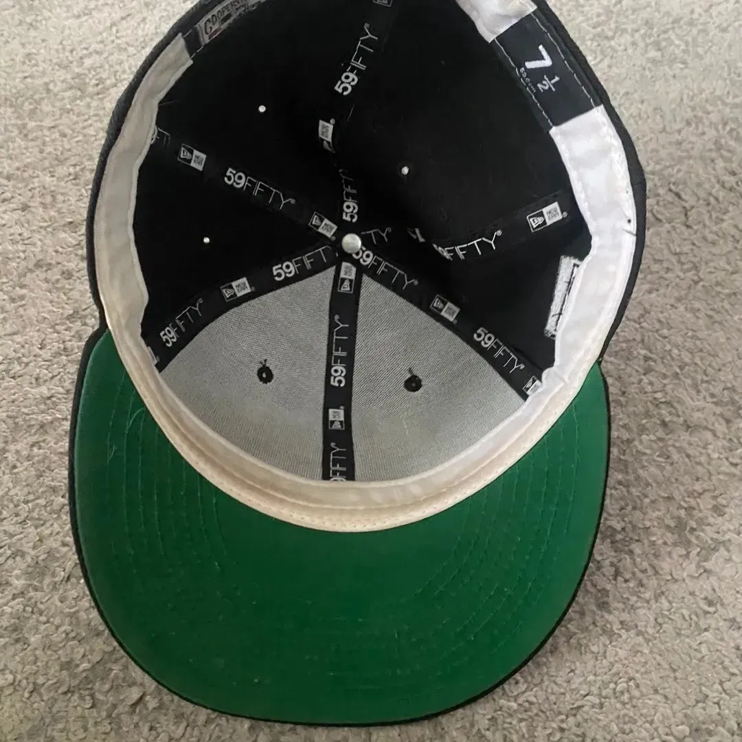 Myyntiin fitted cap