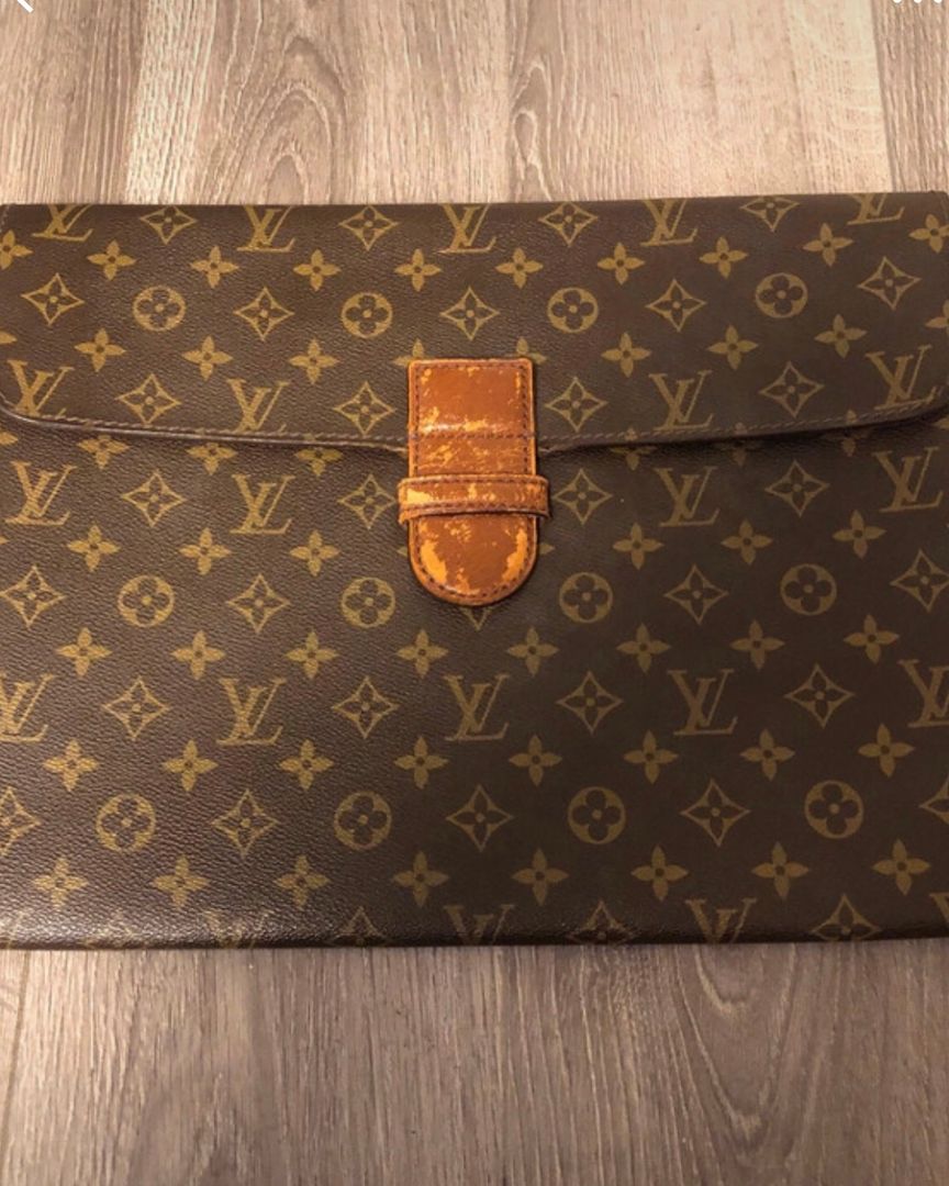 Louis Vuitton clutch