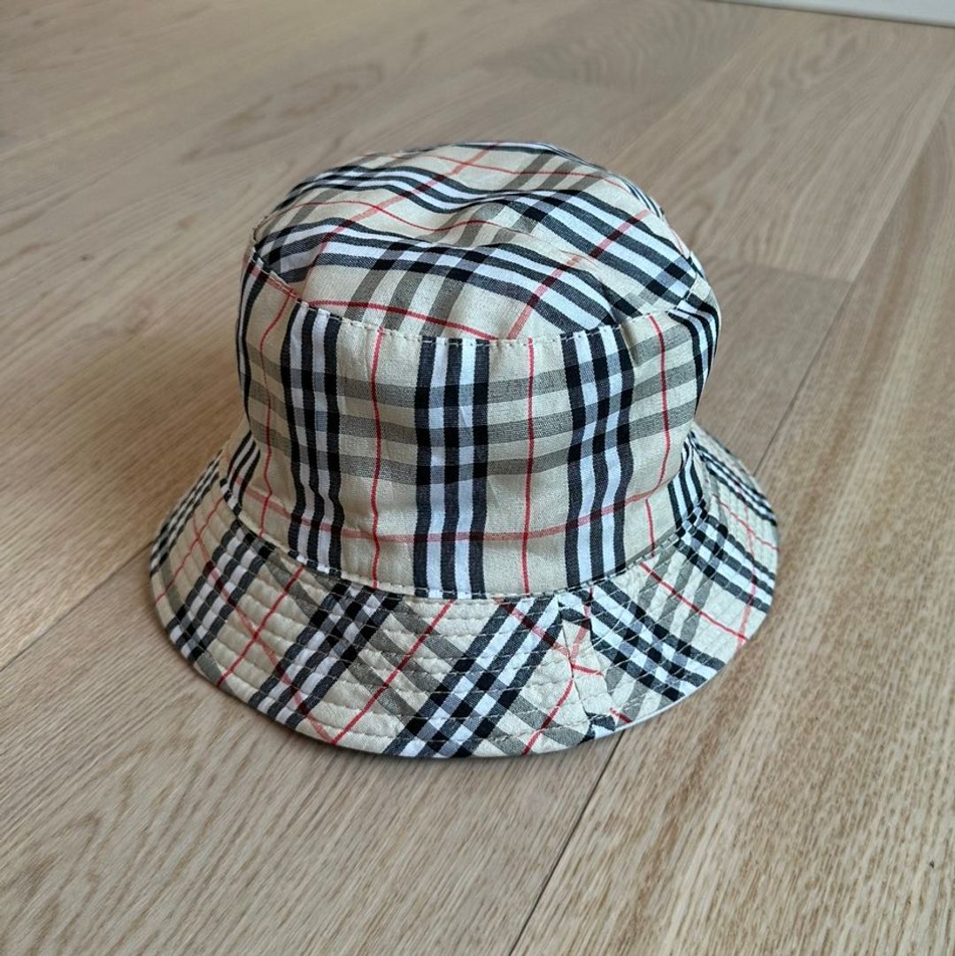 Tosidig bucket-hat