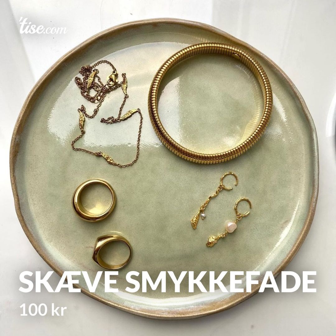 Skæve smykkefade