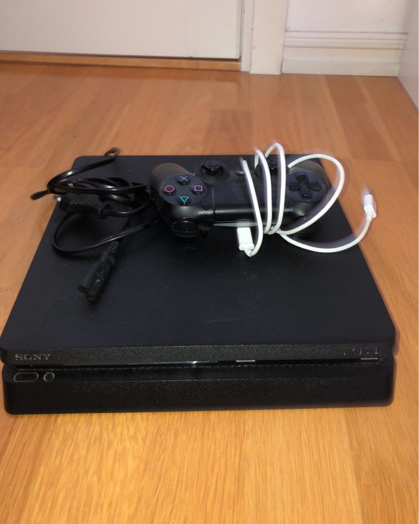 Playstation 4 950-,