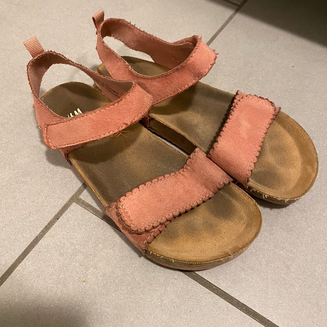 “Semsket” sandal