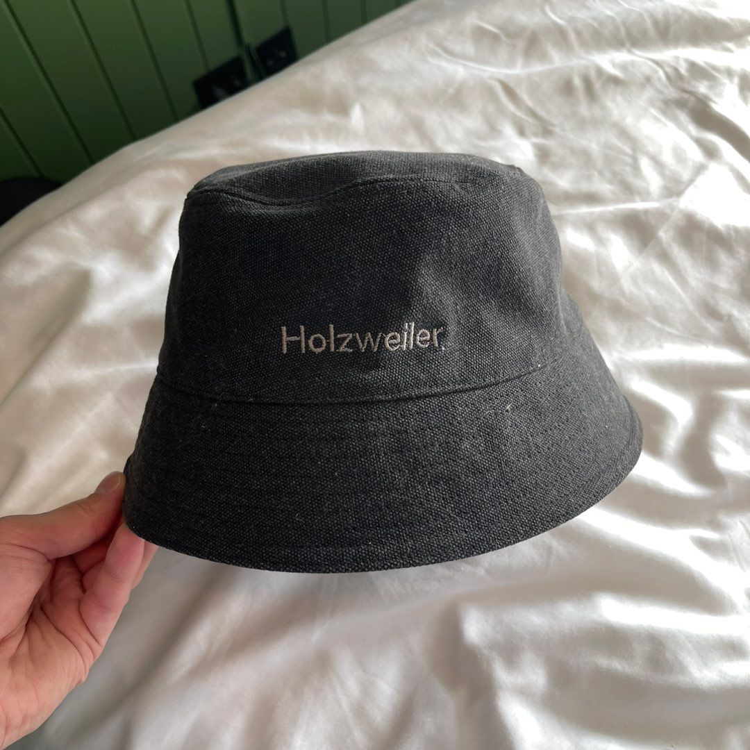 Holzweiler buckethat