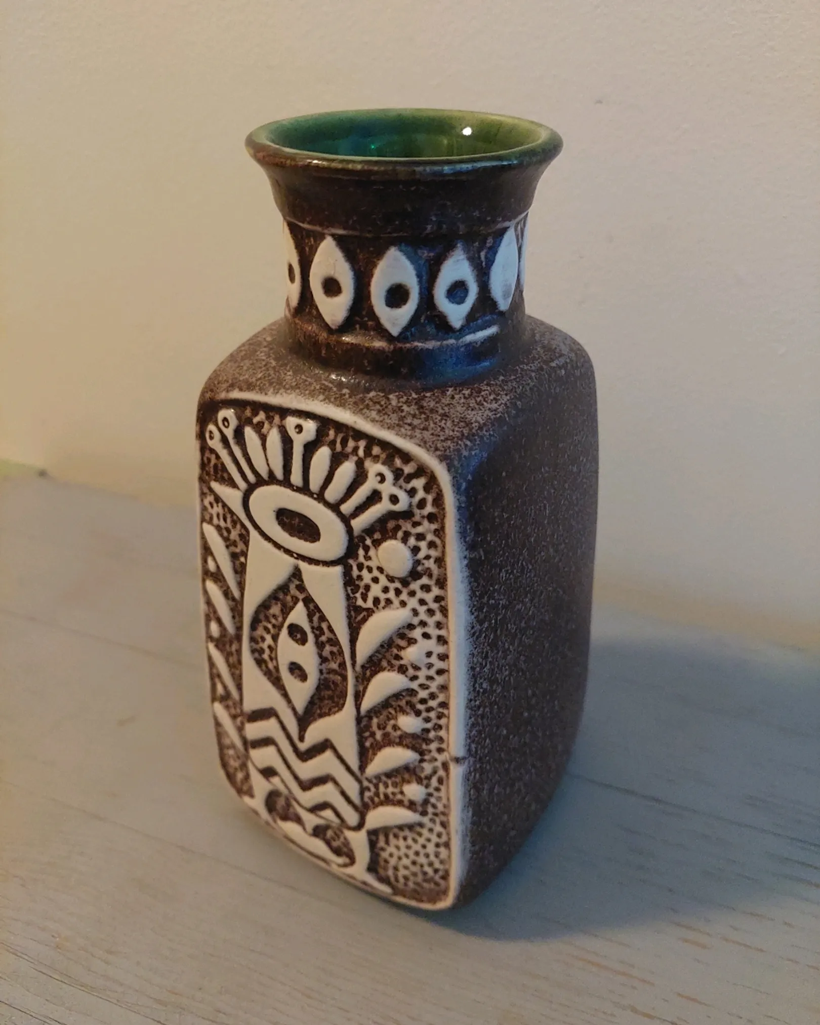 Vintage Bay vase