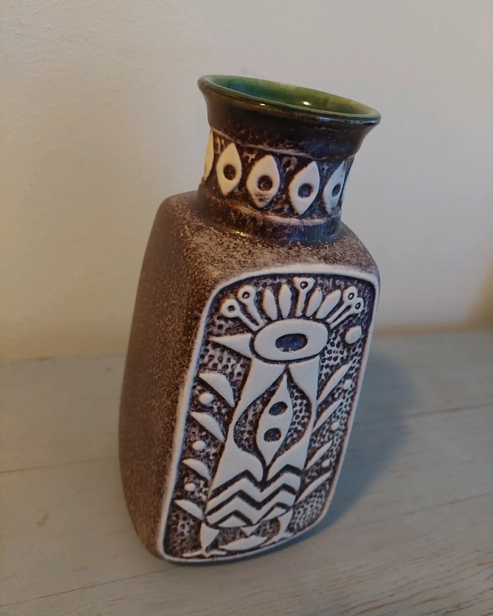 Vintage Bay vase