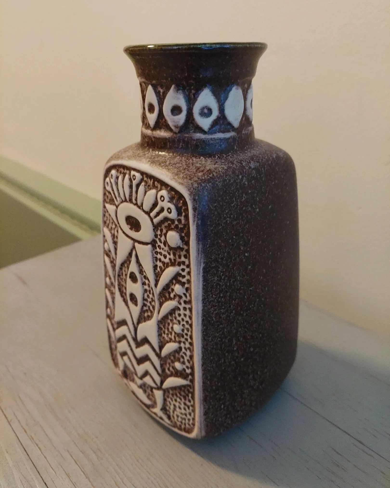 Vintage Bay vase