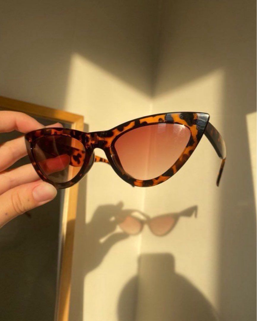 Cat eye sunglasses