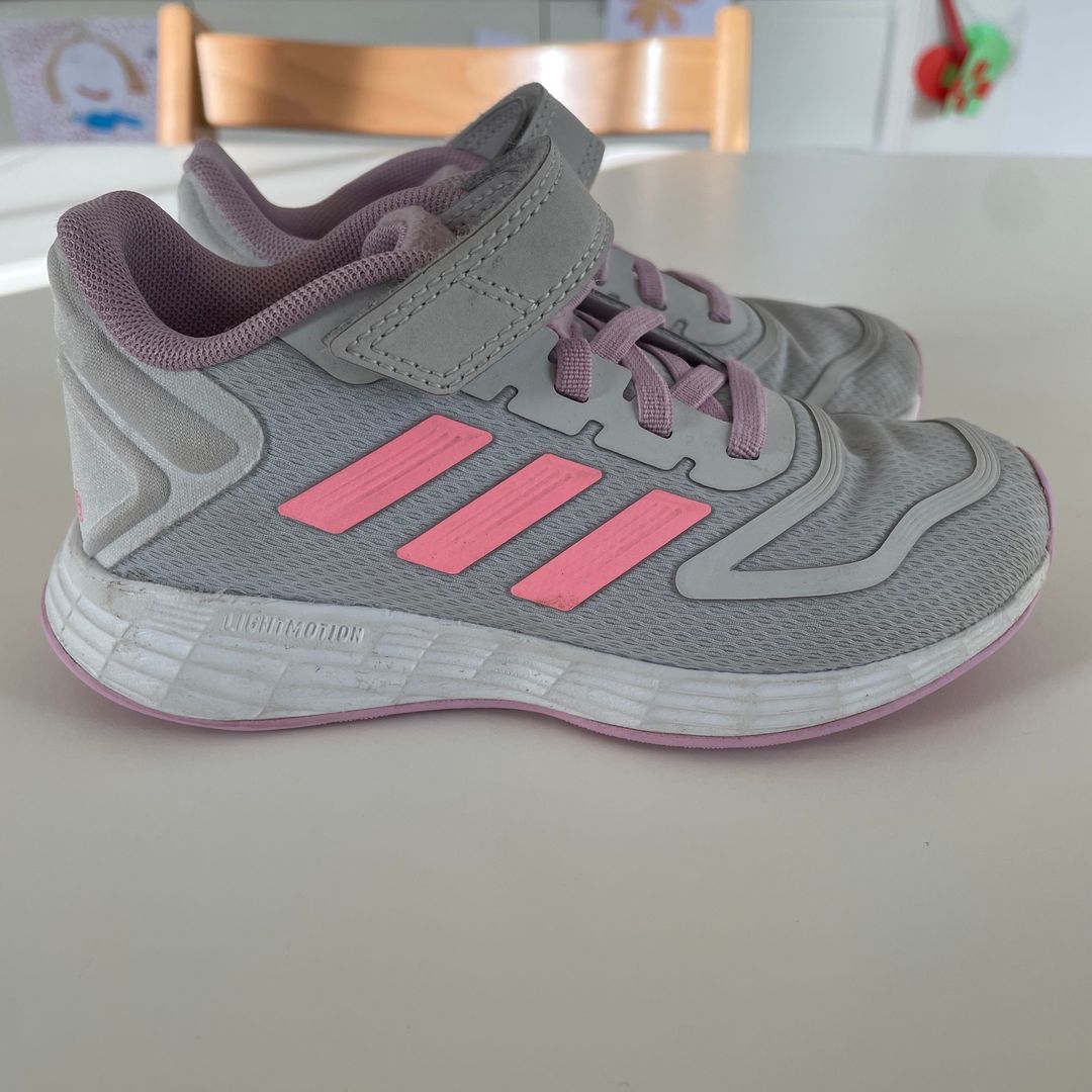 Adidas sko str 28