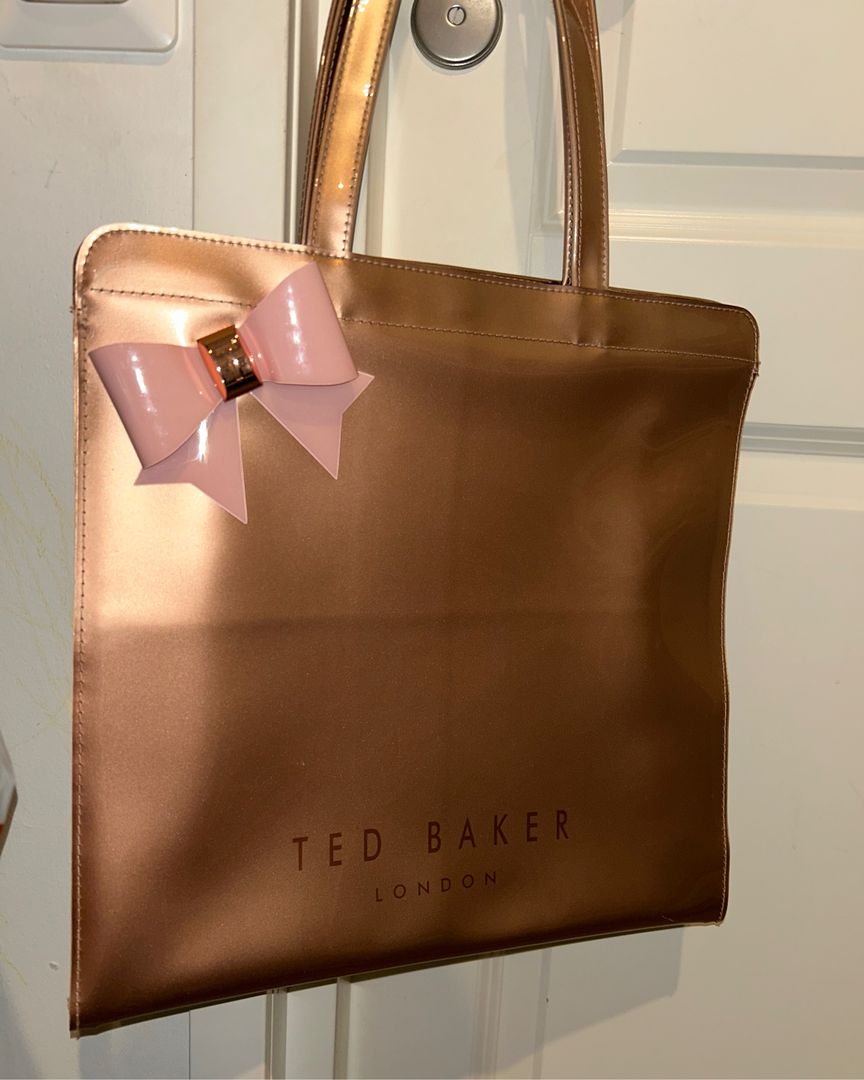 Ted Baker laukku