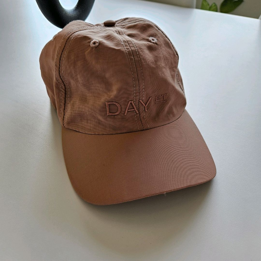 Day ET caps