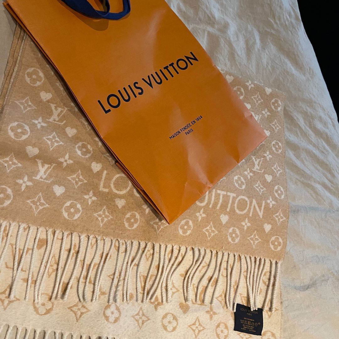 Louis vuitton scarf