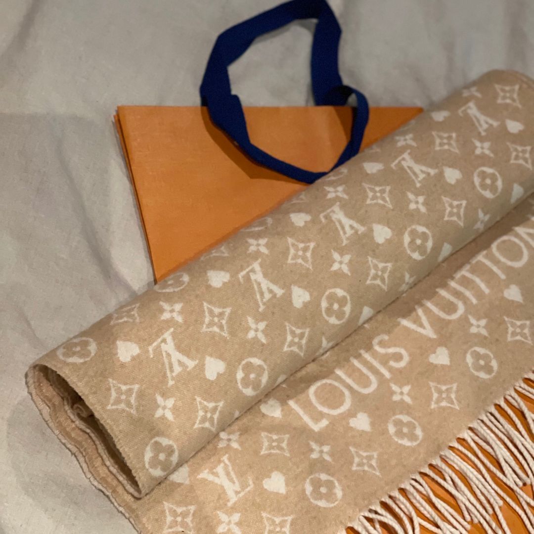 Louis vuitton scarf