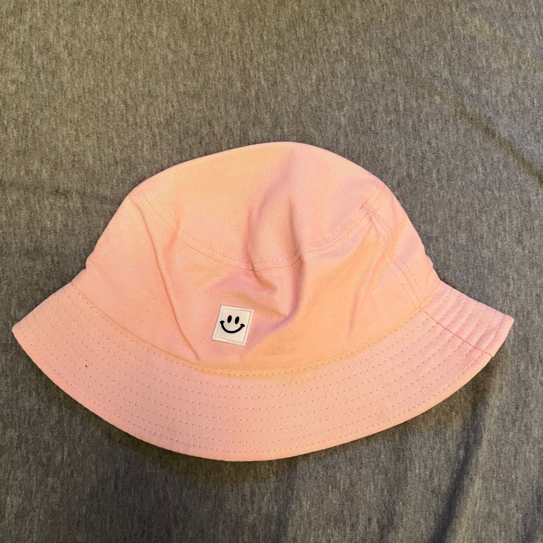 Bucket hat