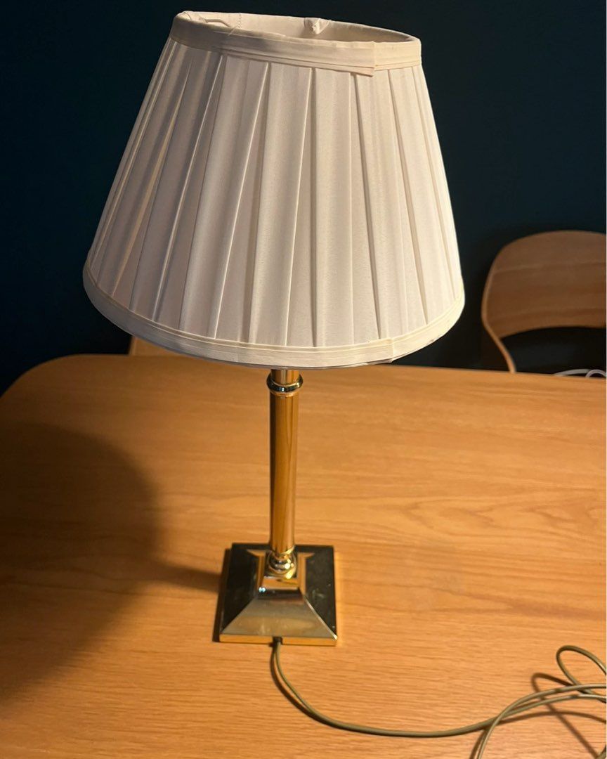 Lampe selges