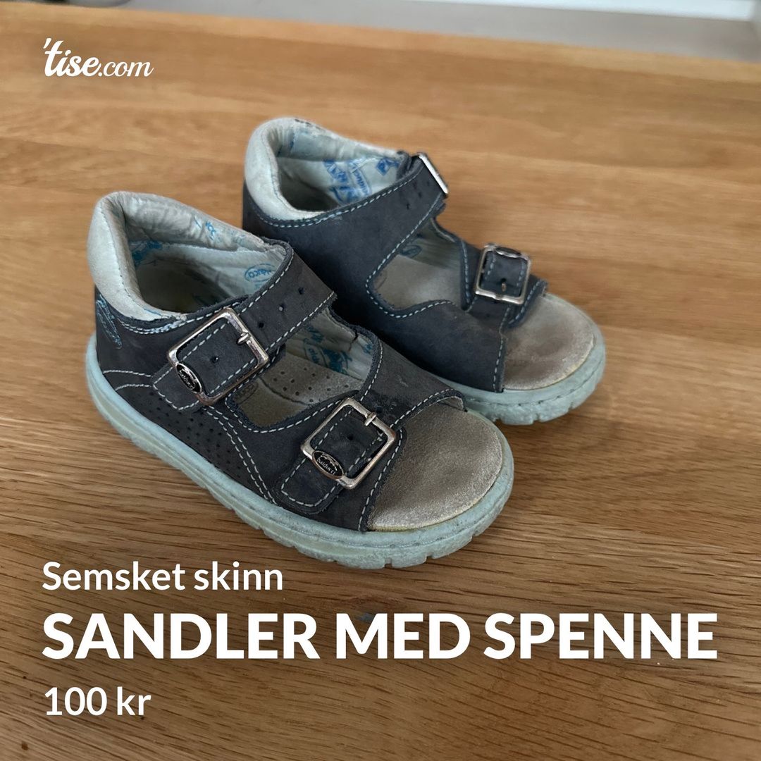 Sandler med spenne