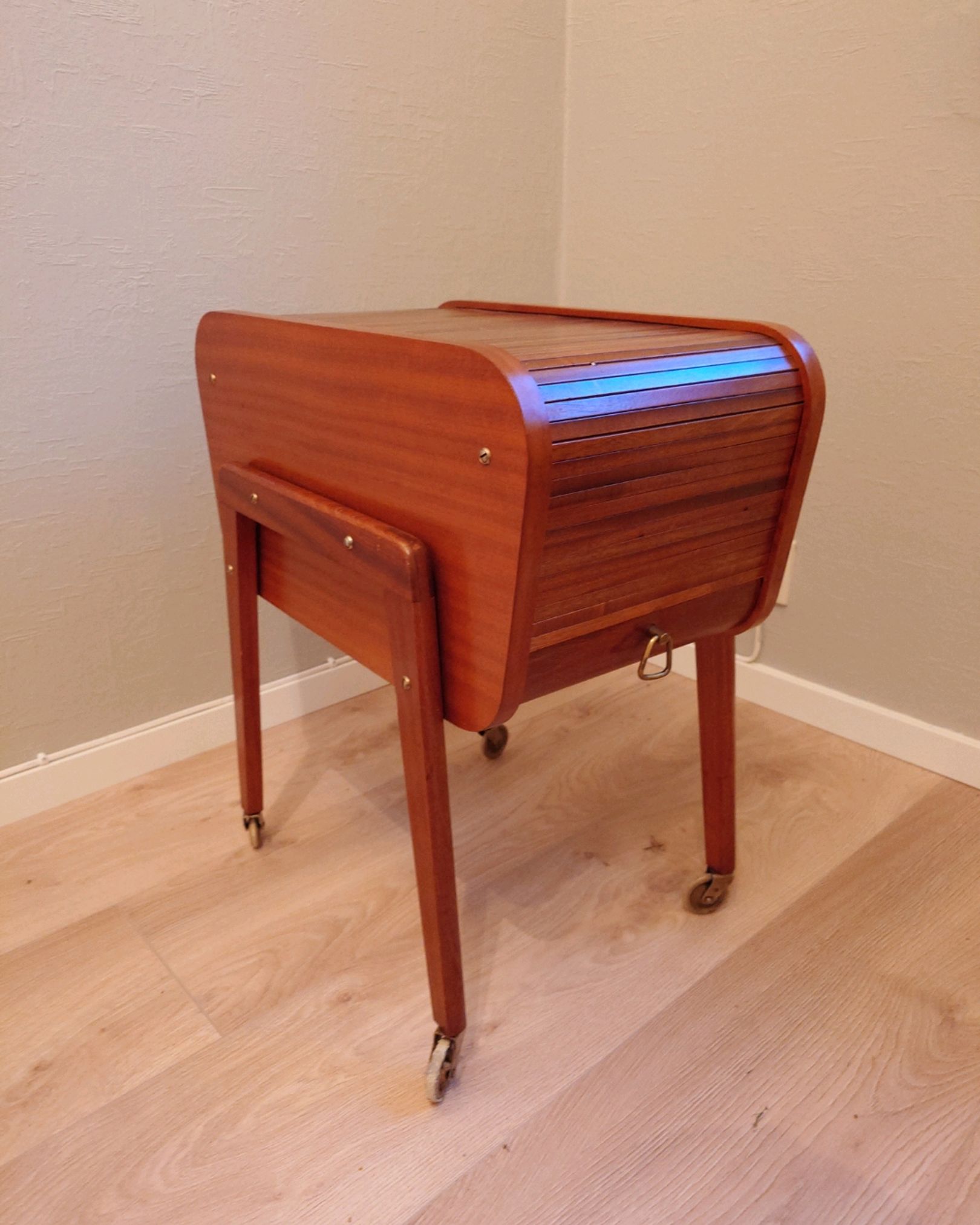 Retro Teak Syskrin