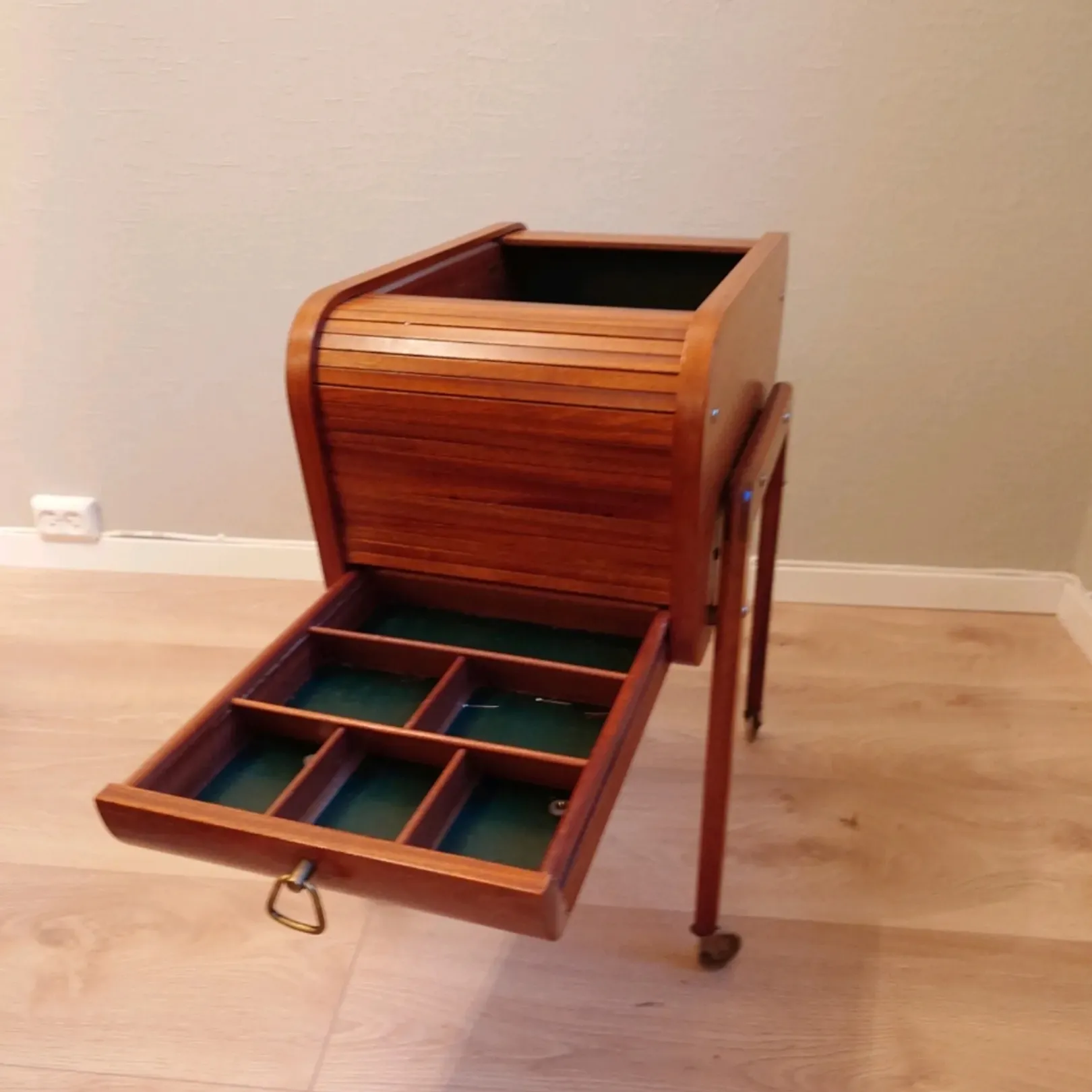 Retro Teak Syskrin