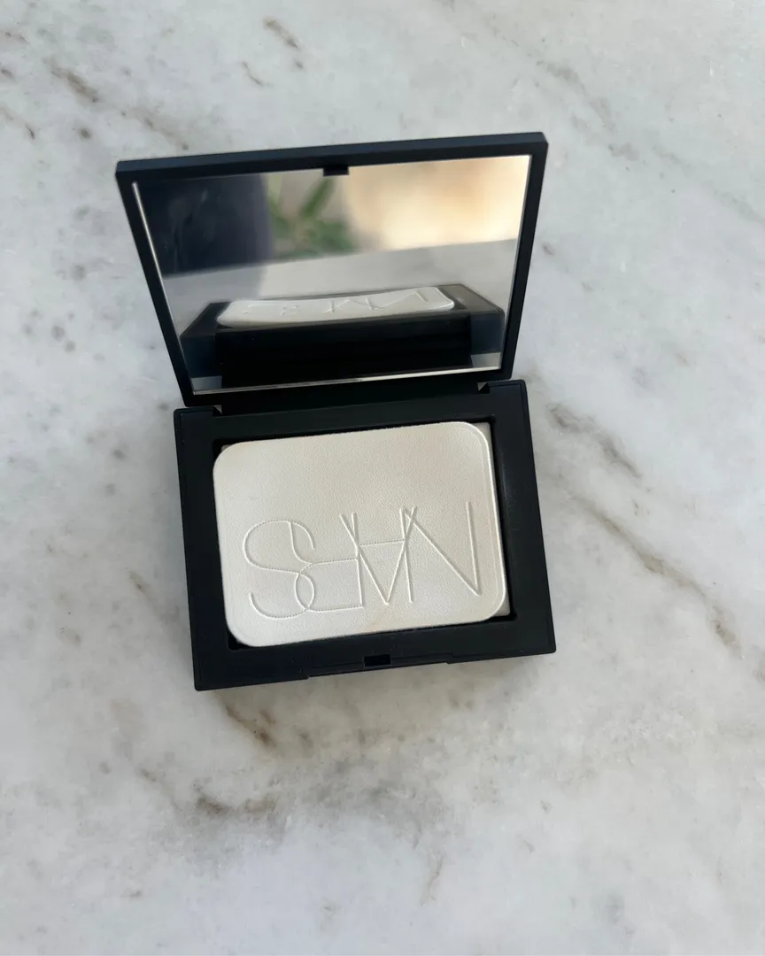 Translucent powder