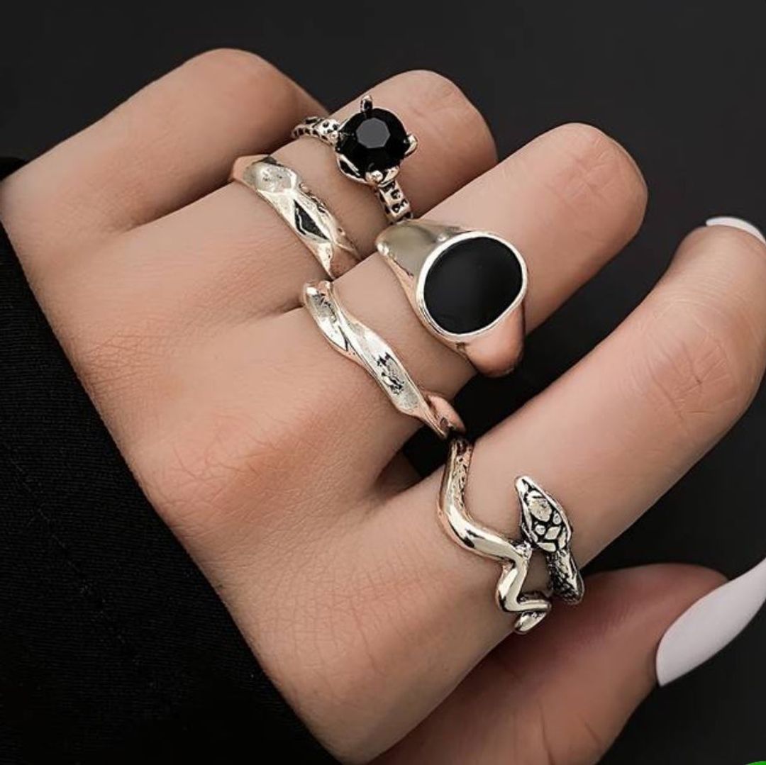 Black stone ring