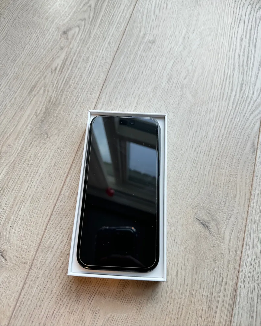 Iphone 15 og deksel