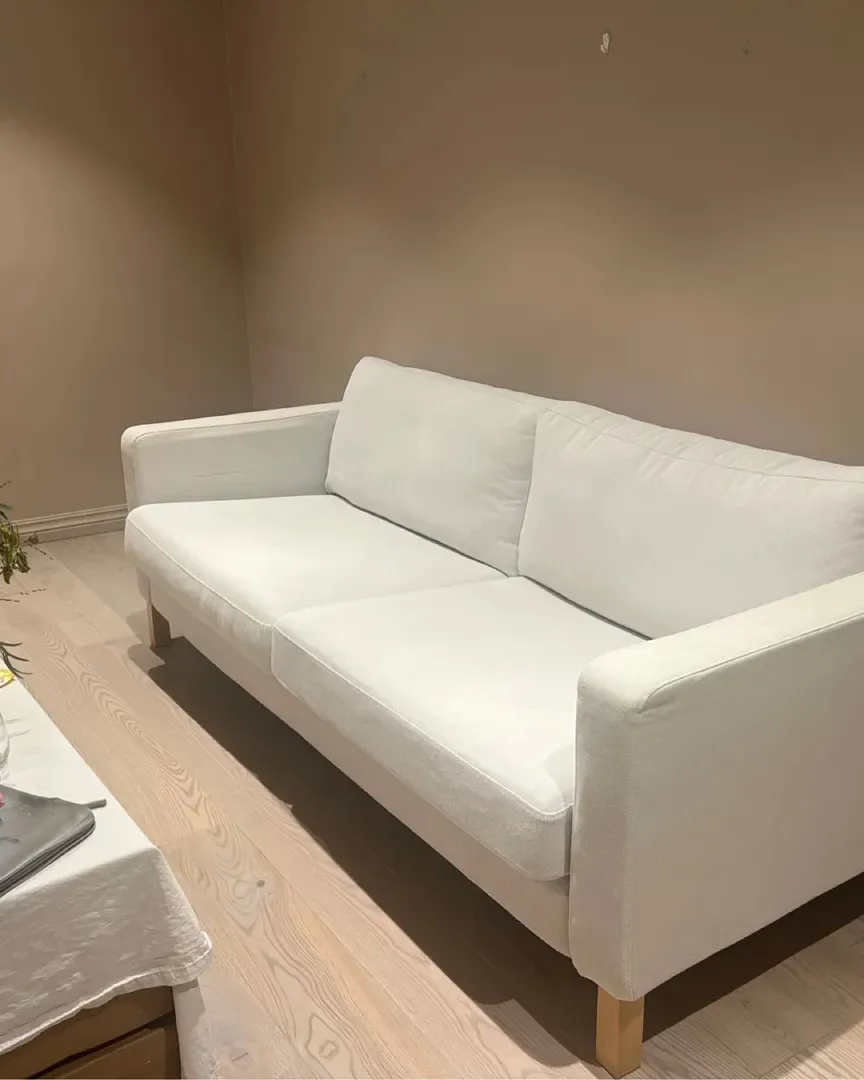 Fin hvit sofa