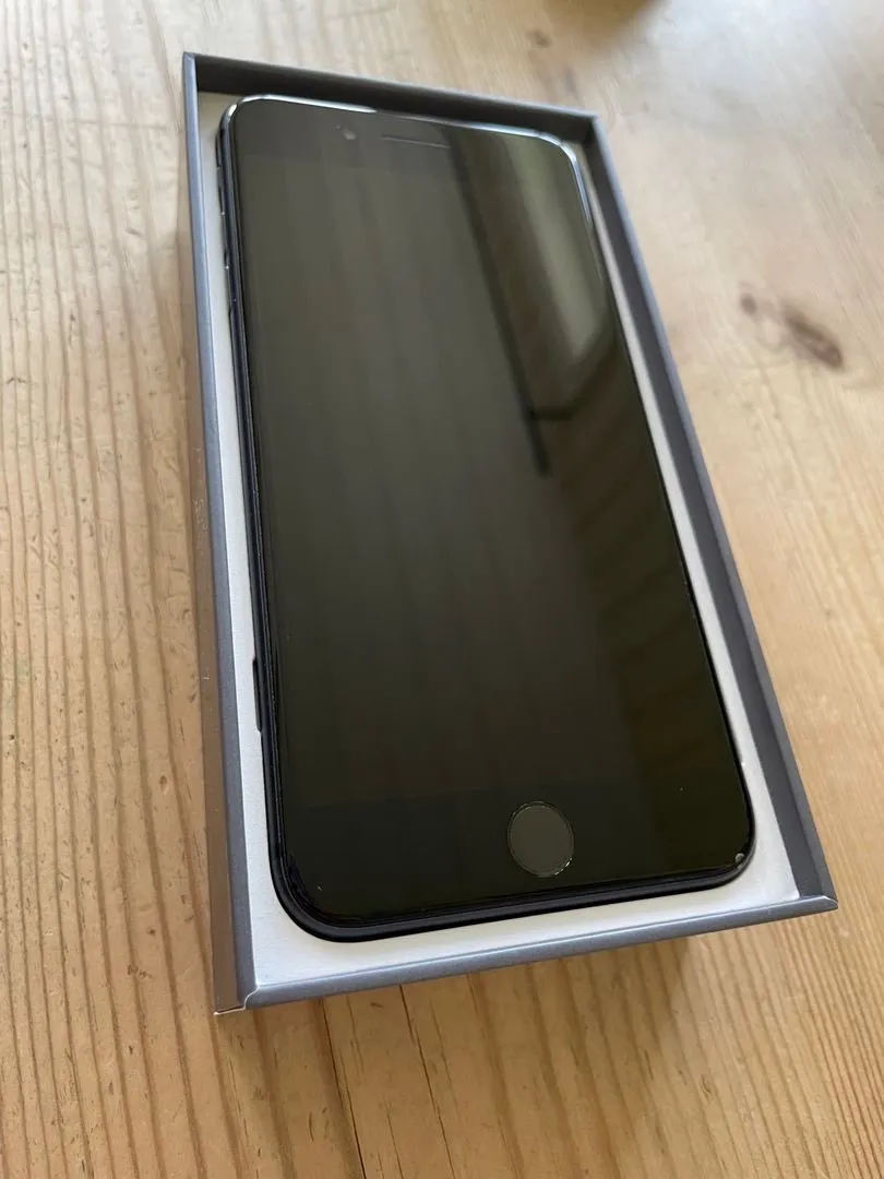 iPhone 8 plus svart