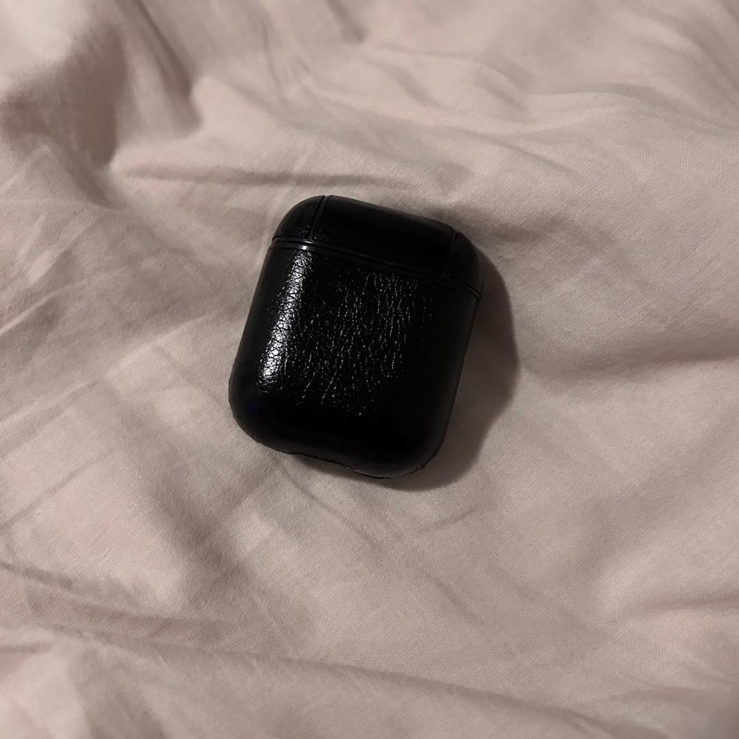 AIRPODS CASE